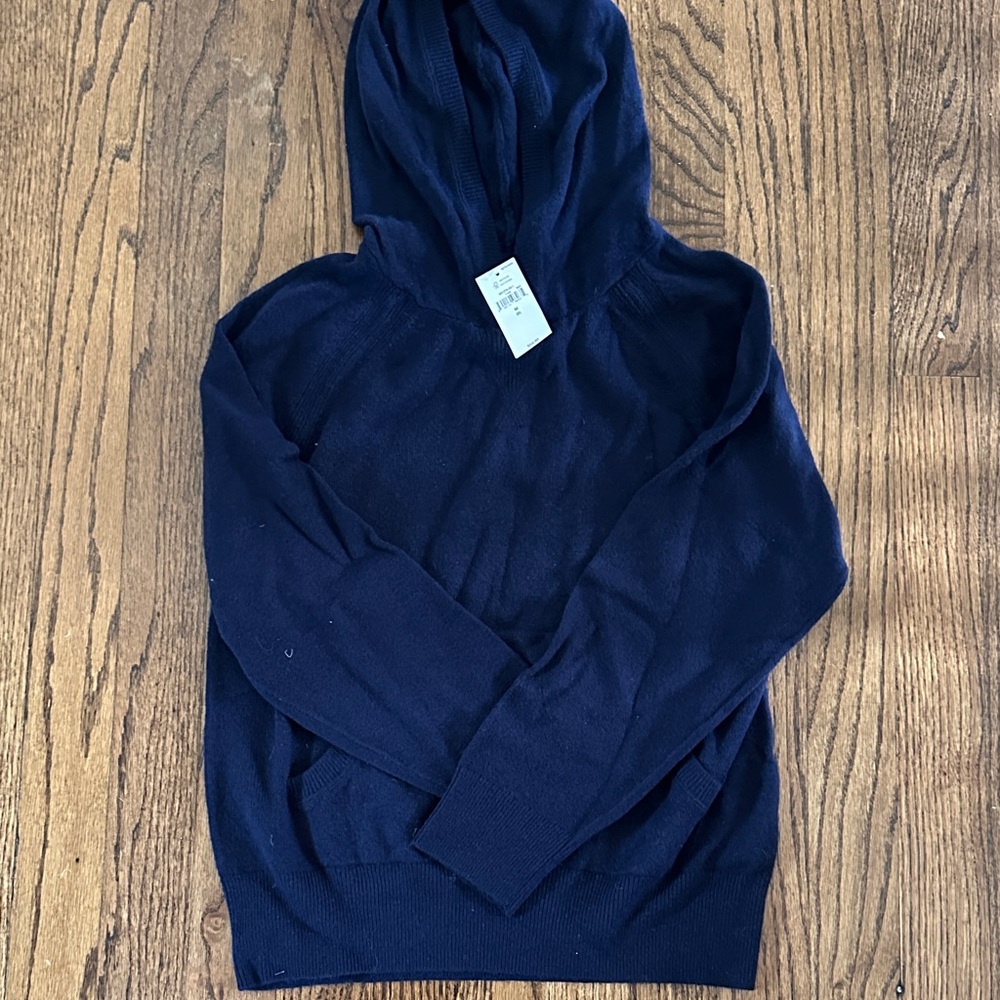 Gap boys navy sweater, size medium. New with tags.